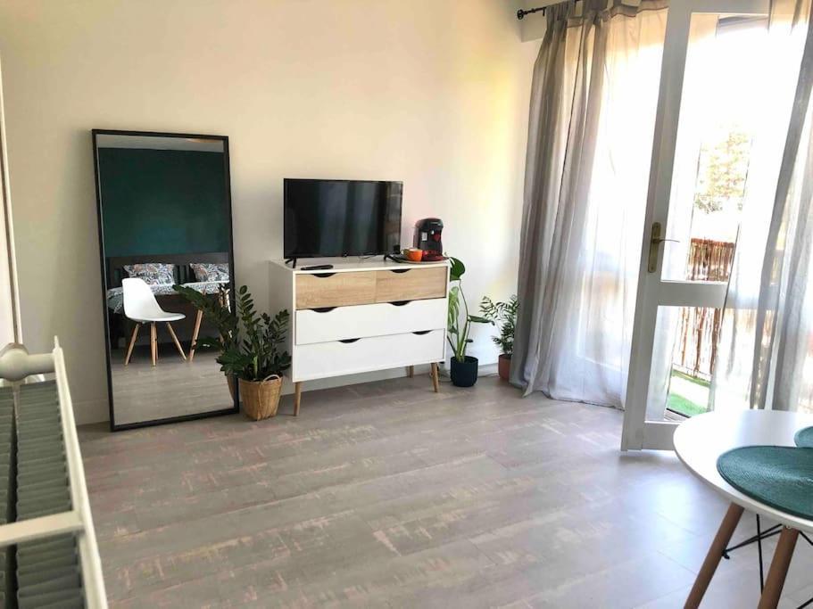 Cozy Studio With Balcony And Free Parking Екс ан Прованс Екстериор снимка